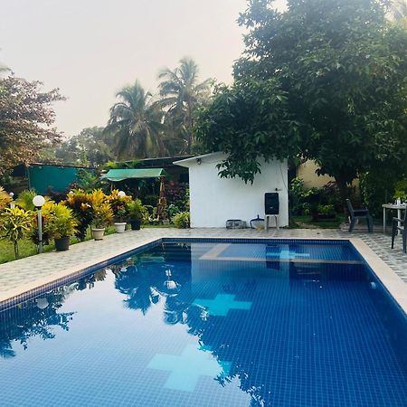 Humming Bird Beach Resorts Alībāg Esterno foto