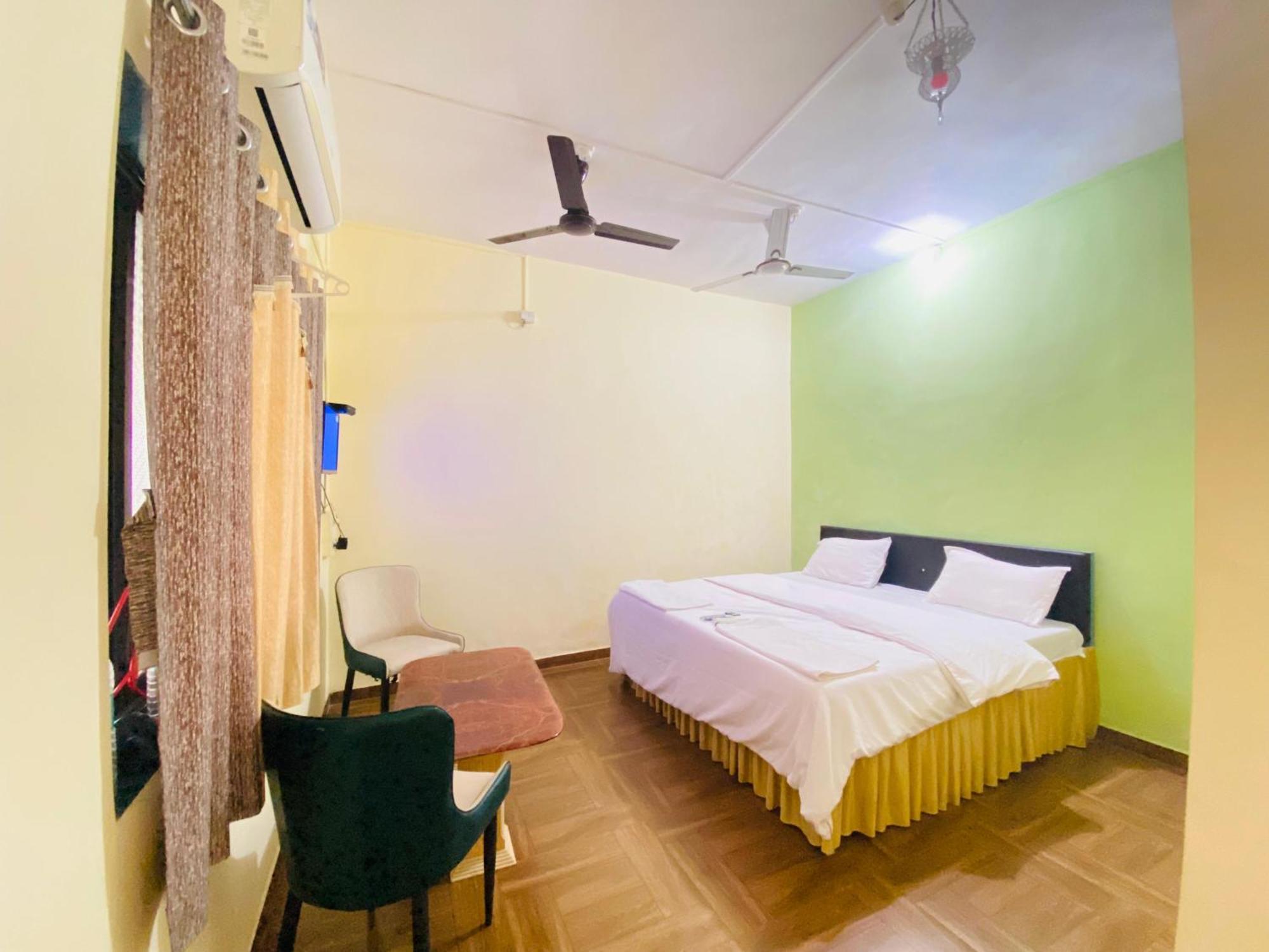 Humming Bird Beach Resorts Alībāg Esterno foto