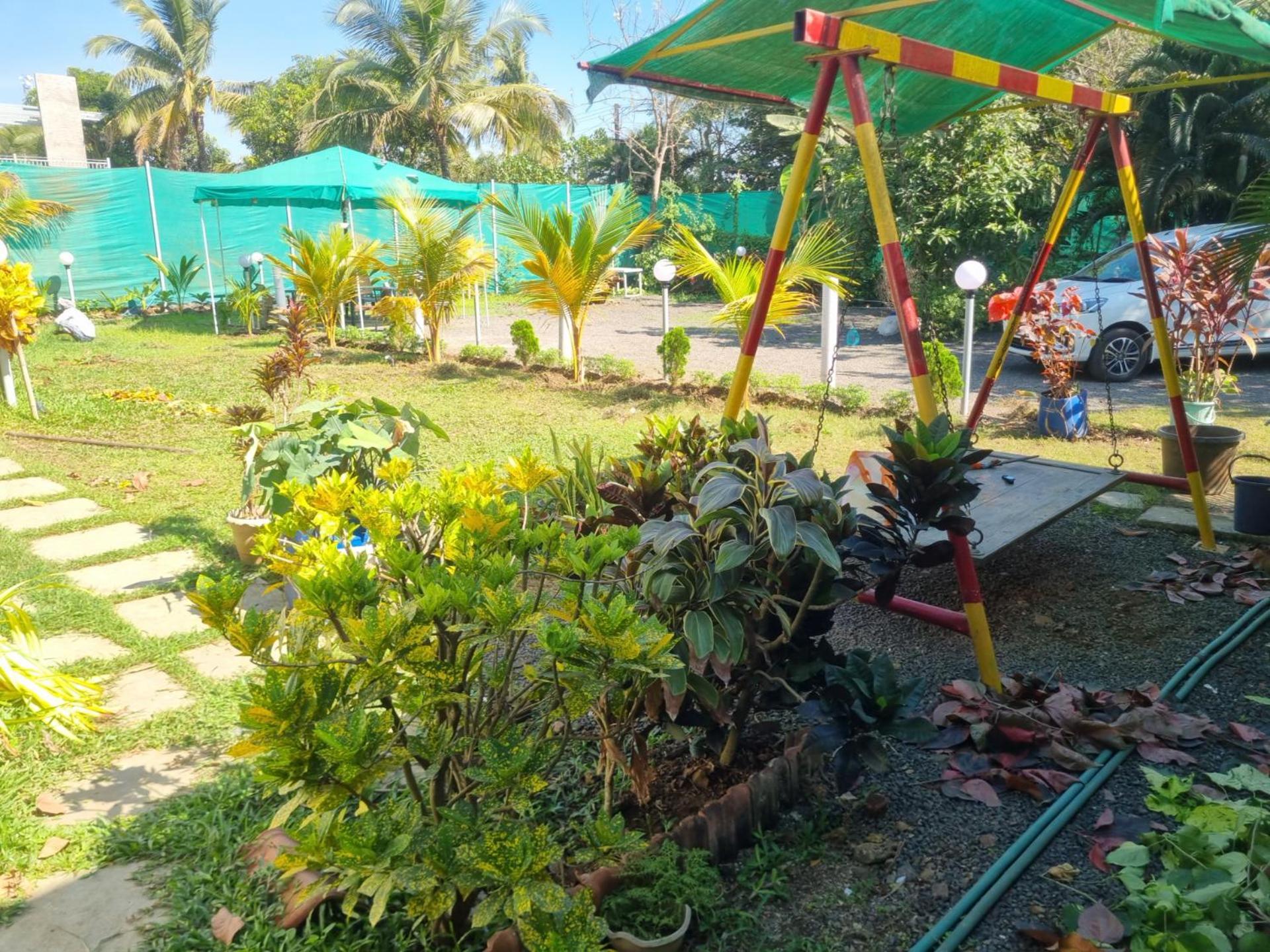 Humming Bird Beach Resorts Alībāg Esterno foto